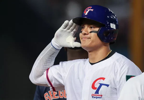 張育成2023WBC經典賽敬禮手勢