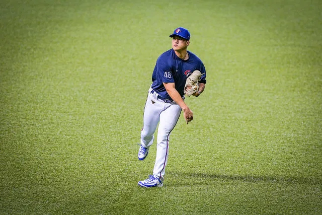 先發投手莊陳仲敖