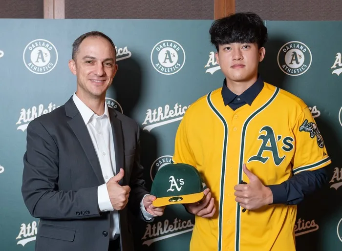 莊陳仲敖簽約照