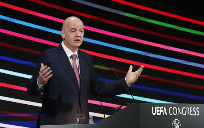 2025年4月3日，FIFA主席詹尼·因凡蒂諾在塞爾維亞貝爾格萊德薩瓦會議中心中表示俄羅斯重返世界盃代表俄烏戰爭的終結。